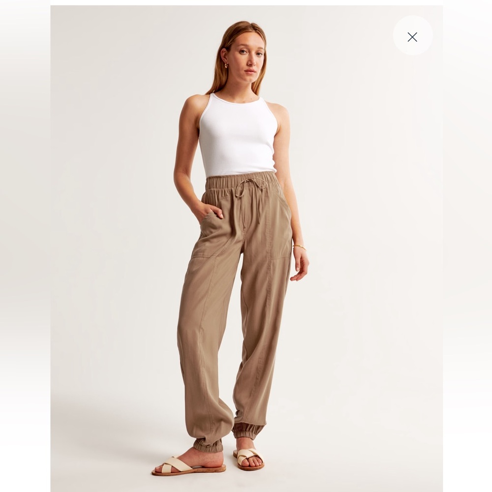 Abercrombie & Fitch Drapey Utility Jogger NWT
